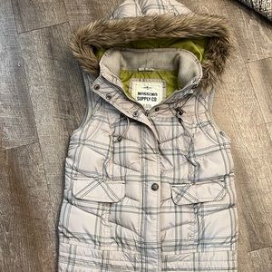 Mossimo Puffer Vest with detachable hood